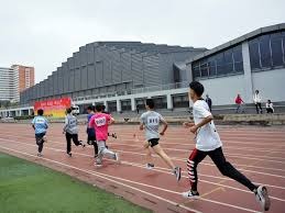 全英羽球赛 ｜ 首圈力拼卫冕冠军約納坦 梁峻豪冀再现黑马本色